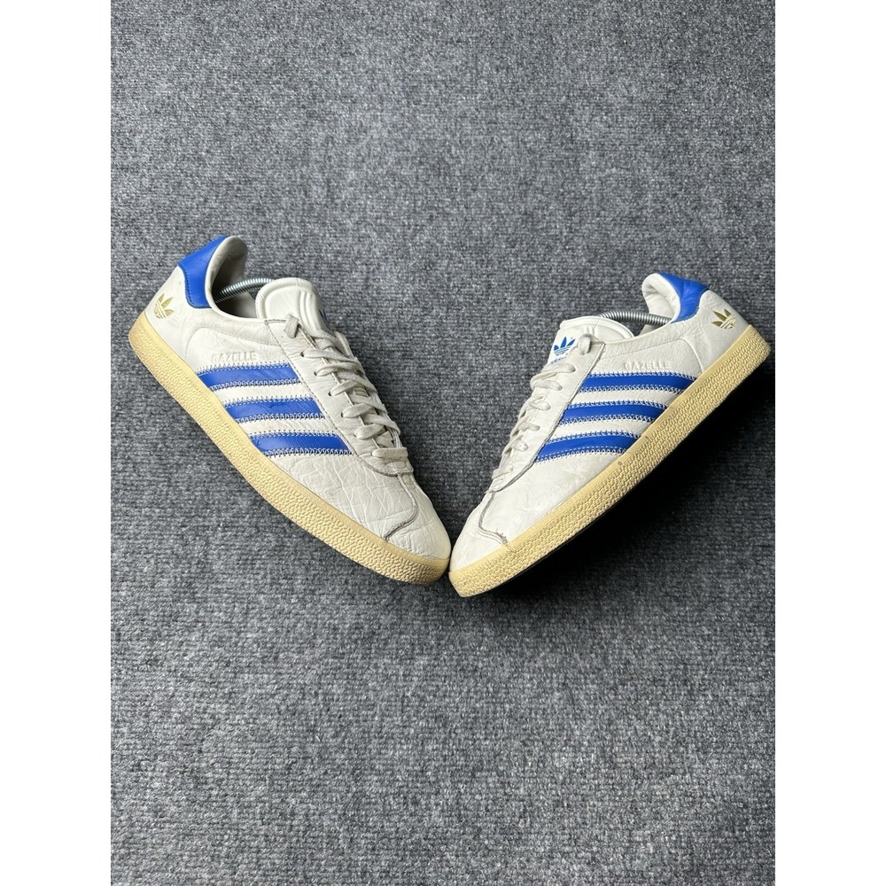 Mens Sneakers adidas Gazelle White Blue Leather Gum Sole, Size US 10.5